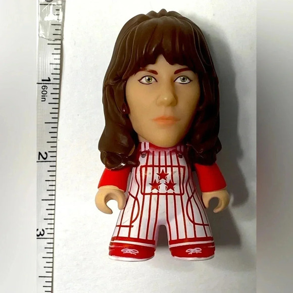 Doctor Who - Titans Vinyl  Figure - Sarah Jane ❤️ - Picture 4 of 5